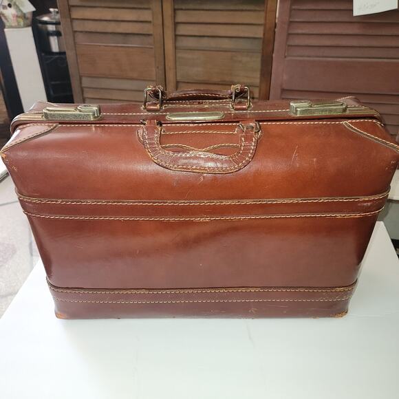 Leather suitcase briefcase VINTAGE handles Brown/tan stiitching 1940s - Picture 1 of 16